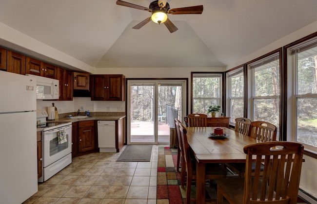 Serene Creek Side Cottage Retreat - Foto 3