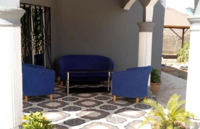 4 Bed House Sleeps 8 - Garden and Pets Welcome - Photo 17