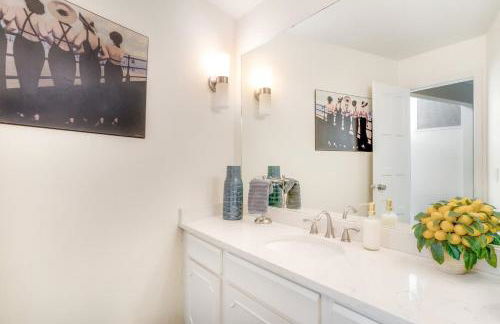 Mid-Century Mod - 7 BR Sleeps 22 - Hot Tub & Game Room - Foto 43