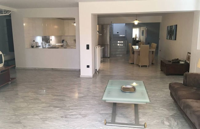 Stunning 4-bed Villa in Lagonisi Kalivia Thorikou - Photo 15