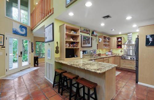 Beach Paradise Getaway - 200ft from Beach! - Foto 41