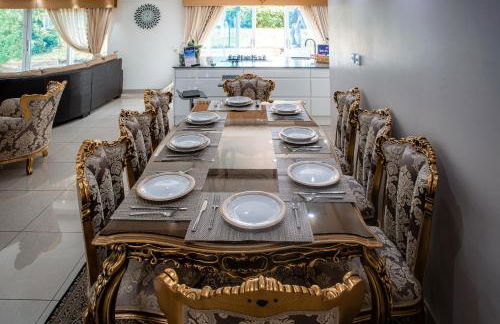 Family & Contractors 3 BR Bungalow Cot Garden Netflix Coffee Station - Foto 2