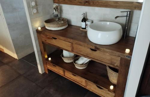 Le Mas aux Amoureux , Suite Romantique et Spa - Foto 5