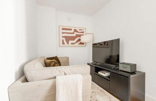 Blueground Midtown East rooftop nr Bryant Park NYC-2070 - Photo 2