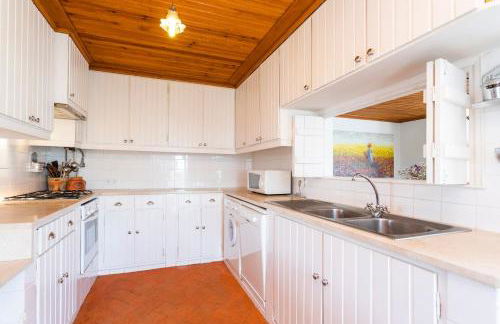 Cottage with Pool,Gourmet BBQ,Wood Oven&Games Barn - Foto 14