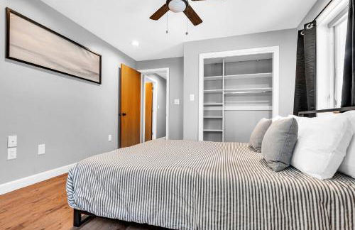 Maine Pondfront Home Sleeps 22 - Pool & Hot Tub - Photo 48