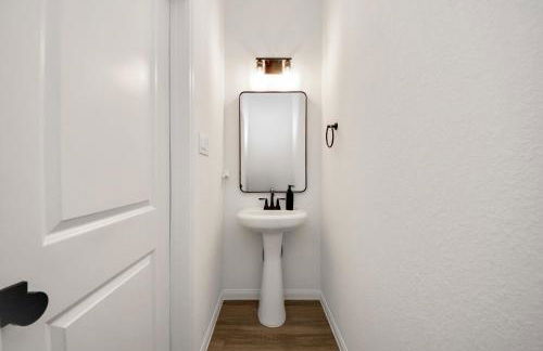 Houston Townhome NRG, Med Center, Downtown, Free Parking - Photo 13