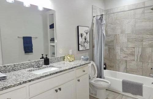 Family-Friendly 3BR Townhome - Foto 8