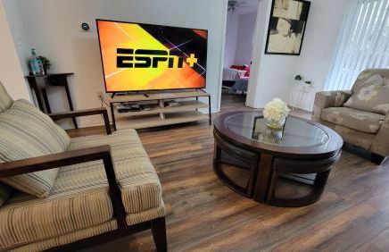 Spacious 2BR 2BA Suite - Walk to Mall & Hospitals - Foto 12