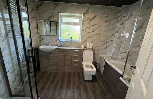 5-Bedroom Cottage in New Waltham, Grimsby - Photo 3