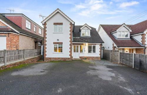 Large 4 Bedroom House Bricket Wood, Van & Car Parking, Sleeps 8 - Foto 2