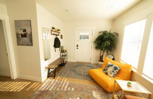 Reno's Biggest Little House - Cozy Home Theatre - Foto 10