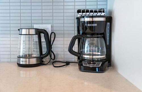 Luxury 2 Bedroom Residence With Fitness and Outdoor Pool - Photo 37