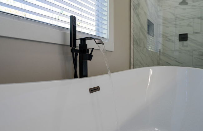 New Luxury Family Friendly Home Centrally Located - Foto 26