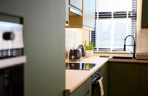 Aura - Elegant Retreat in Prime Leeds Location! - Foto 17