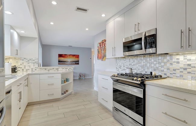 Waterfront Villa Private Pool! - Foto 15