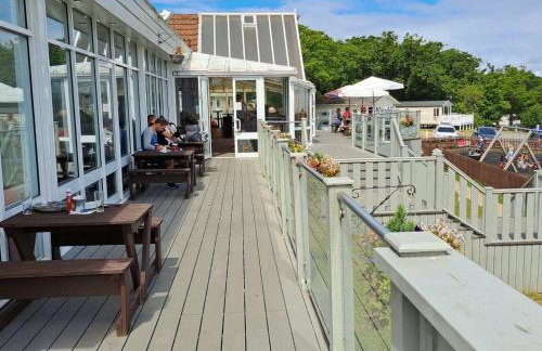 luxury new 3 bed caravan with stunning sea view on private beach in Thorness bay - Foto 20