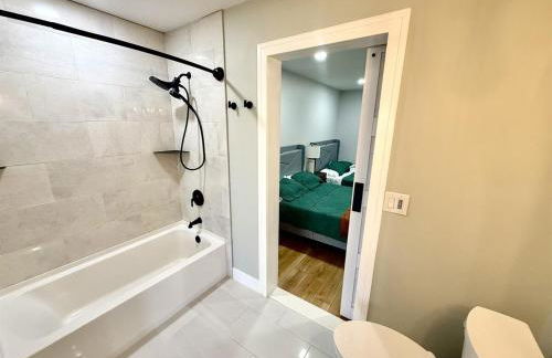 The Canopy 4BR Forest Escape Spa, Sip, and Unwind - Foto 29