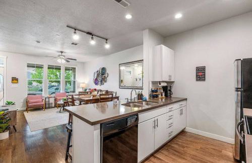 Spacious 2-Story, Pet&Fam Friendly, WFH, Gym&Pool - Foto 14