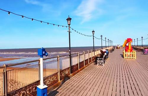 Stunning Holiday Cottage nr Skegness in Sunny Chapel St Leonards Just mins from the Beach & Attractions - Perfect for Couples & Family's who love to Relax but want Exciting Adventures nearby! Large Pet Friendly garden! - Photo 50