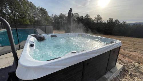 Private Retreat! Pool, Hot Tub, Awesome Views, Washer & Dryer, Wi-Fi, Near Rome, GA - Foto 2