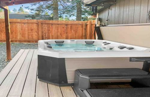 Mt Rainier Retreat with Spa Bathroom-Hot Tub-Fireplace - Foto 13