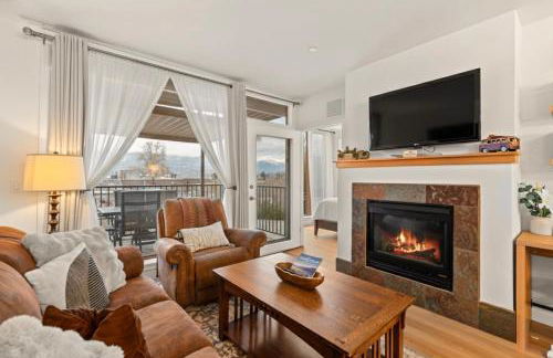 Lakeside luxury with hot tub and pool - Foto 5