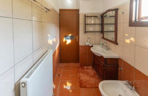 Ersis Retreat - Photo 16