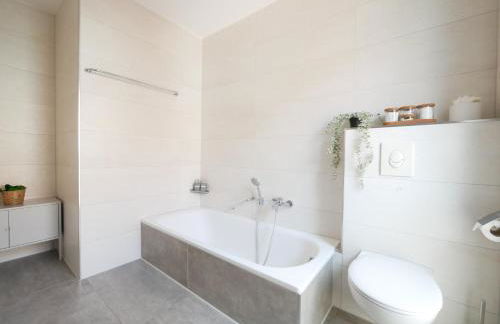 85qm, Parkplatz, zentral, großer Balkon, 2 Bäder - Foto 8