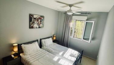 Modern 2 bedroom apartment 5mins from golf course - Foto 5