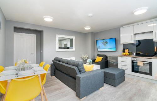 Elegant Flat Near Stonehenge, Amesbury Town Centre Smart TVs Netflix FREE PARKING - Foto 2