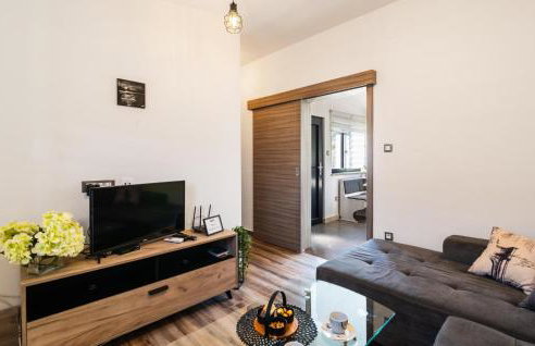 1 Bedroom Beautiful Home In Dol Postira - Foto 14