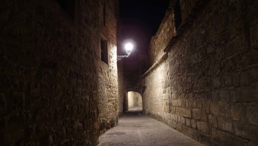 Free tour nocturno por Baeza - Foto 2, Recorriendo las calles de Baeza al caer la noche