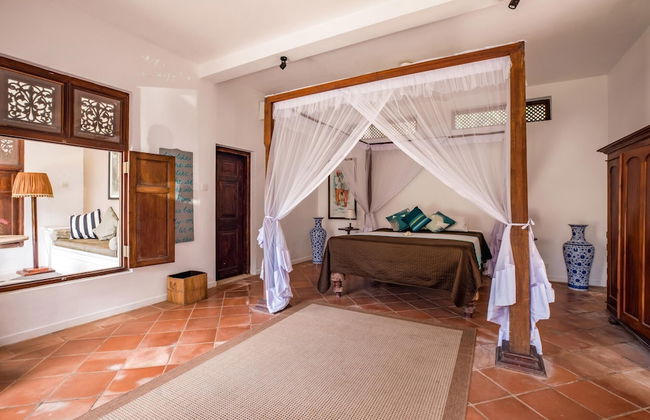 Lovely Lakeside Villa With Large Pool Poolside Dining - Foto 12