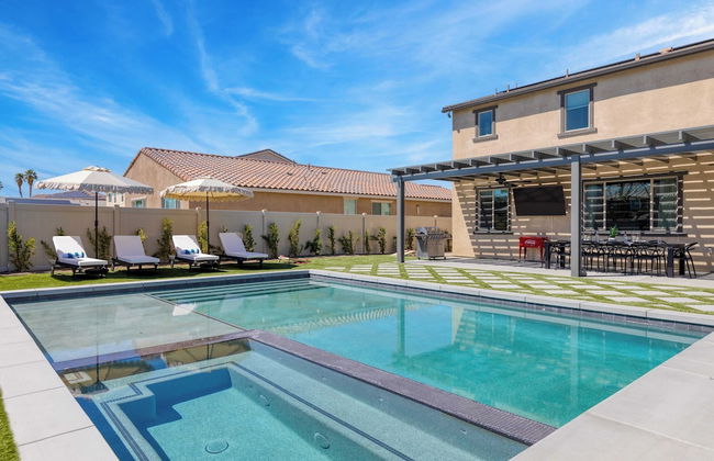 Desert Eden by Avantstay 6BR w/ Ensuite Backyard Oasis w/ Pool & Hot Tub! - Foto 37