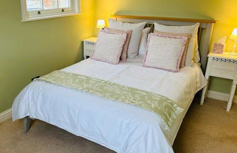 Charming Surrey Cottage perfect for Autumn or Winter gatherings - Photo 20