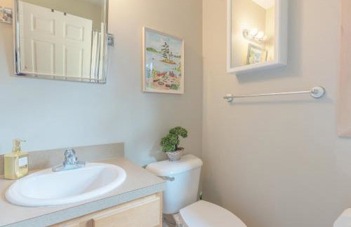 Pebble Hideaway-downtown Douglas and close to beach! - Foto 6