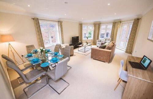! LARGE ! Apartment Central Leatherhead Sleeps 6! - Foto 1