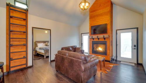 Tranquility Lake Getaway with Hot Tub on 27 Acres! - Foto 3