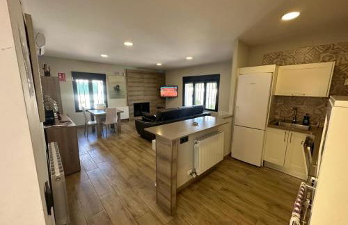 Chalet independiente en zona residencial rural con piscina privada - Foto 40