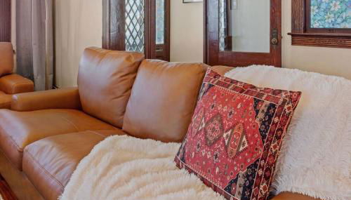 AC 9 BR 4BA Victorian Manor - 1 Block to Beach - Foto 3