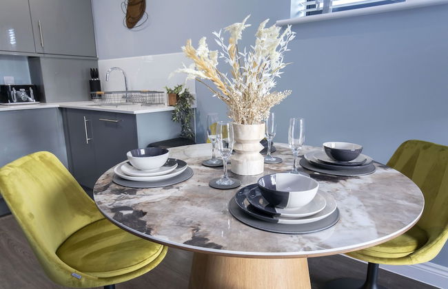 Elliot Oliver - Luxurious Two Bedroom Apartment in The Docks - Photo 11