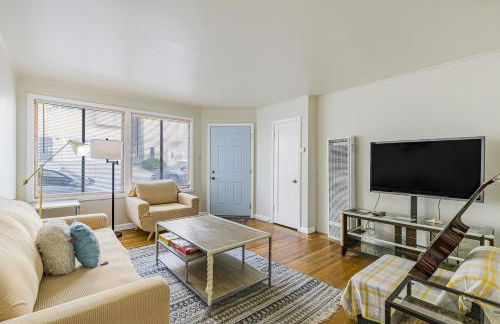 3 Bedroom 2 Bathroom House, Walkable to BART, Free Parking, Views - Foto 1
