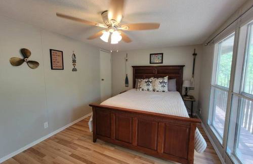 Gigi's Spacious Lakefront with Boat Ramp Access!! Newly Remodeled, Sleeps 8! - Foto 13