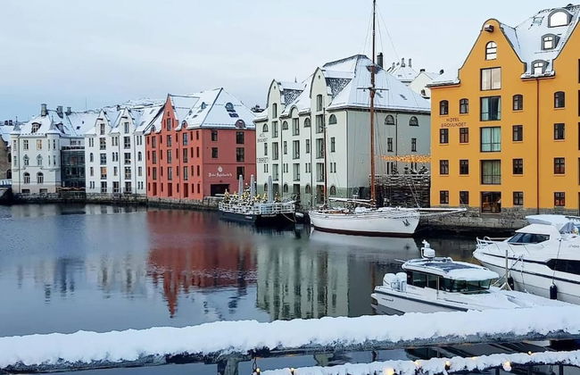 Family Friendly, Free Parking Space, Short Walk to Brosundet - Foto 15