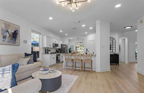 Heated Pool & Spa Mini Golf Bowling Game Room perfect for family - Photo 18