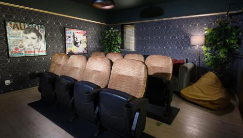 Deluxe 4 or 5 Bed House with Hot Tub, Cinema Room Sleeps 15 - Foto 4