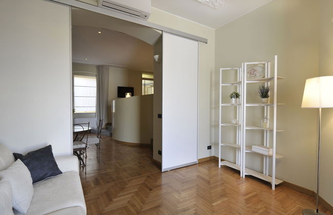 At Home Heart of Milan - Design Duomo Apartment - Photo 22