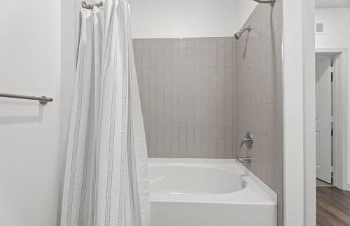 Spacious 1 BR Apt|King Bed| Pool|Gym|Clse 2 Beach. - Foto 19