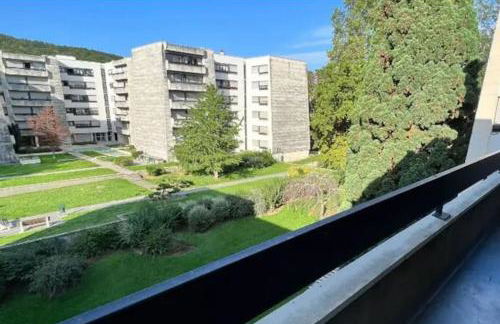 Sunny Flat, parking & RER C and H - Foto 8